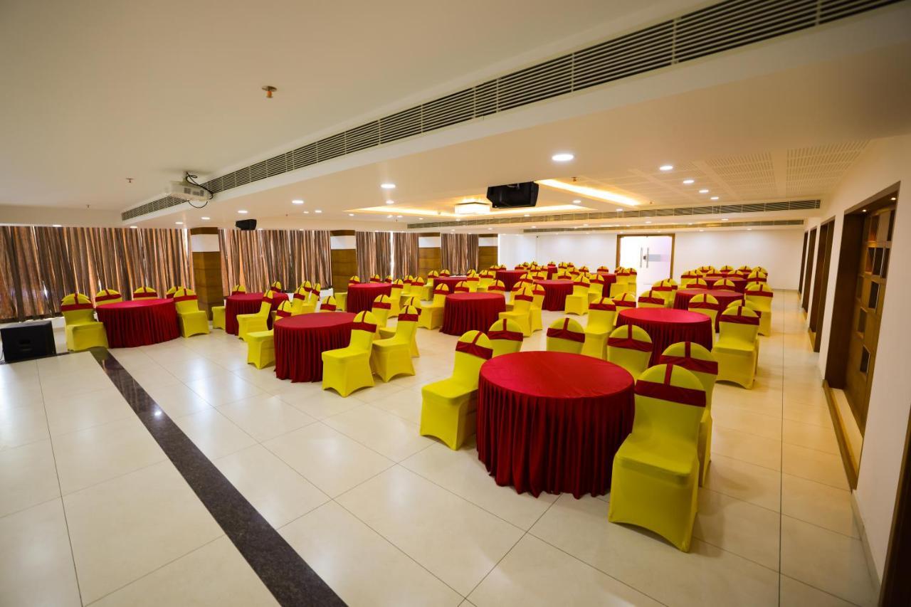 Hotel Kkm International Thiruvananthapuram Zewnętrze zdjęcie